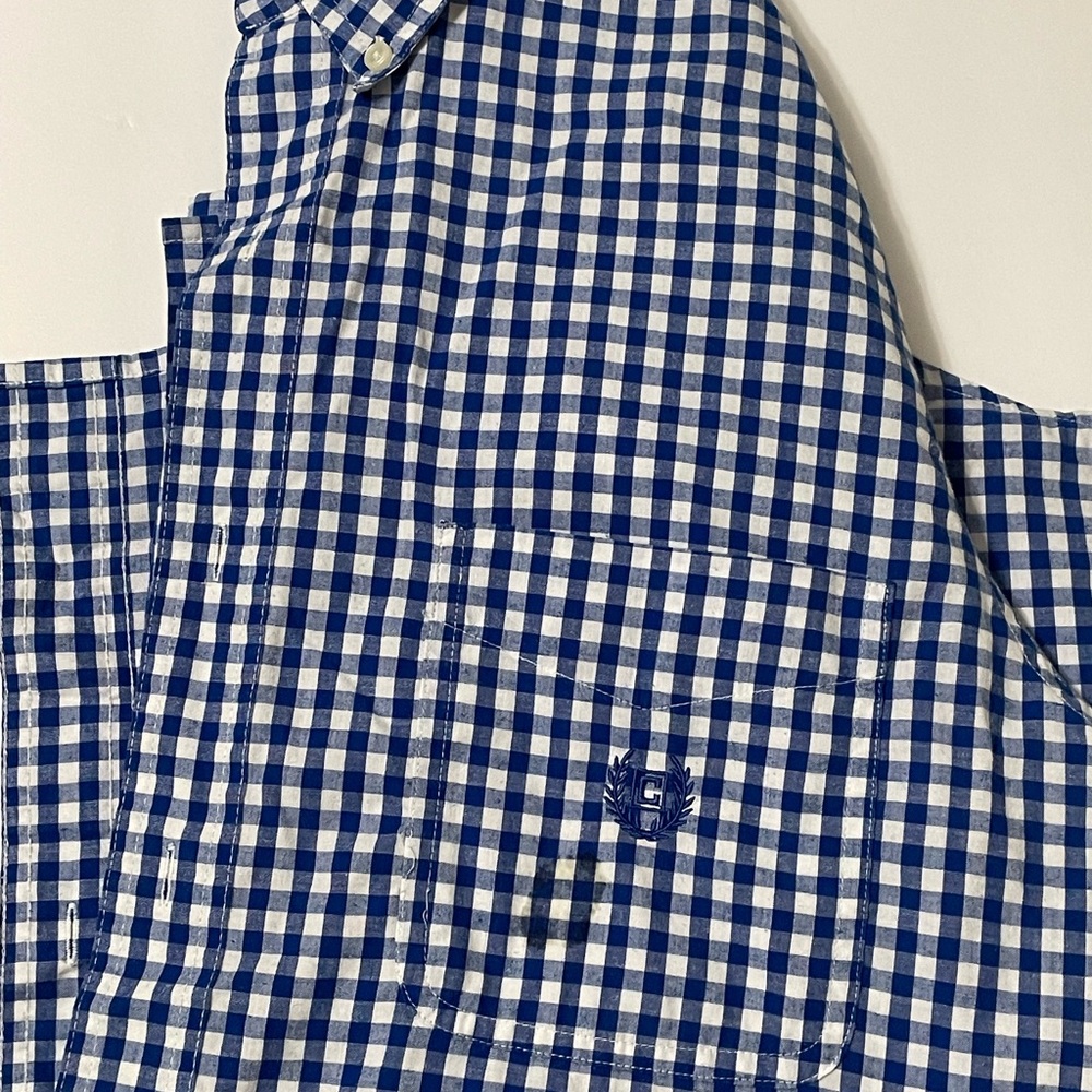 Men’s buttoned down plaid shirt